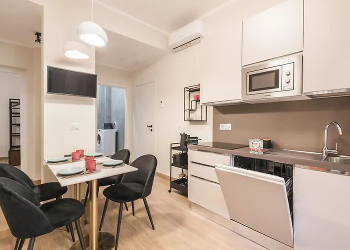 C1 Class Apartments, 2 Delux, Max 6 Persone Distante 15 Minuti A Piedi Da Fontana Di Trevi Appartement Rome