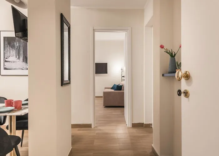 C1 Class Apartments, 2 Delux, Max 6 Persone Distante 15 Minuti A Piedi Da Fontana Di Trevi *