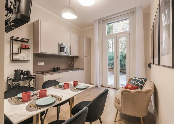 C1 Class Apartments, 2 Delux, Max 6 Persone Distante 15 Minuti A Piedi Da Fontana Di Trevi Appartement *