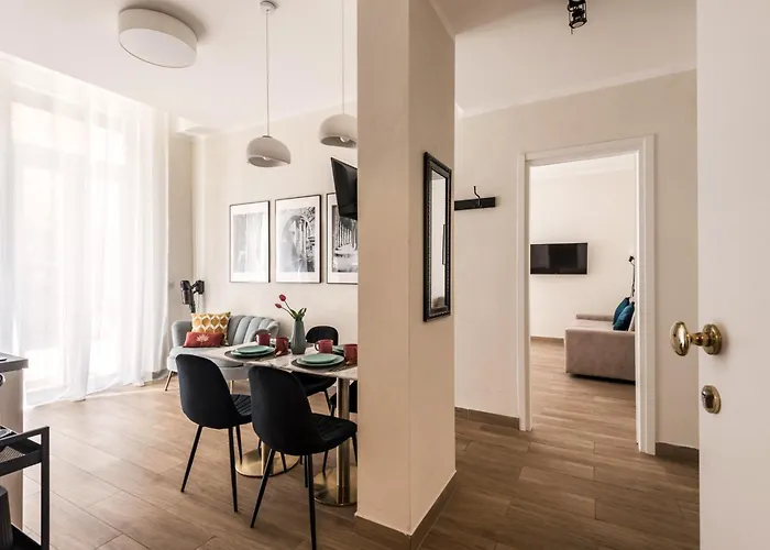 C1 Class Apartments, 2 Delux, Max 6 Persone Distante 15 Minuti A Piedi Da Fontana Di Trevi *
