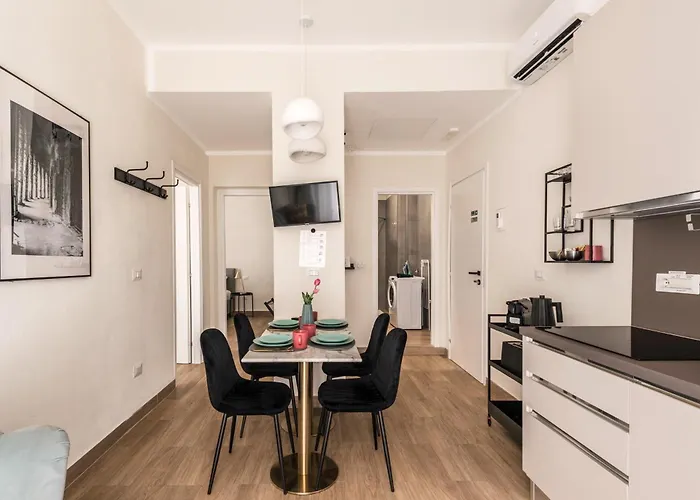 C1 Class Apartments, 2 Delux, Max 6 Persone Distante 15 Minuti A Piedi Da Fontana Di Trevi